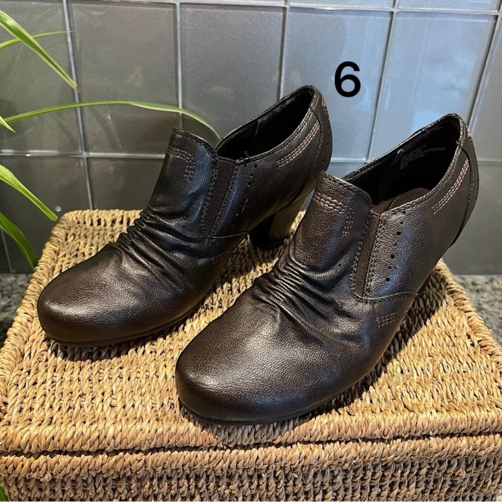 BASS Shoe Boot Size 6M Brown Man Made Material Good Condition 2 1/4" Heel